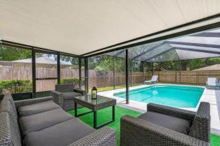 Stunning Heated Pool House Close to Tampa & Casino - 9