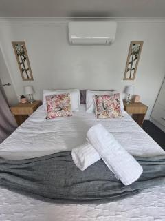Modern & Private Studio in Tamatea, Napier - 3