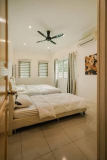 Teluk Kemang party Homestay Private Pool - 2