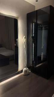 1 bedroom apartment with a living room and a sophisticated design - 8