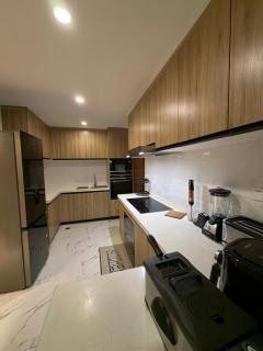 Cozy & Luxurious Apartment with Panoramic View - 9