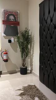 A classy suite with an elegant design and private parking - 6