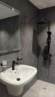 A suite with an elegant and modern design that combines comfort and luxury - 7