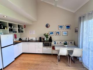 Coastal Breeze Beach Villa - 3