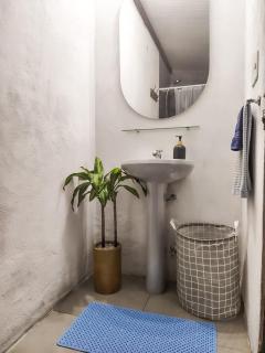 Habitación en casa tradicional, especial para trabajo trámites y descanso - 2