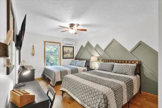 Mins to Jim Thorpe Hickory Run 6BR Chalet Hot Tub - 4