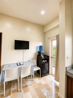 Elliannah Pines Hotel - 1