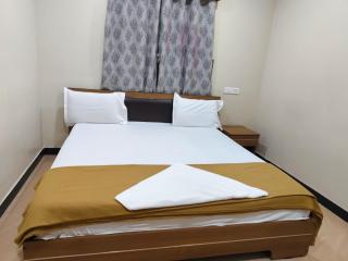 Devine stay in 200 meters from Guruvayur temple - 8