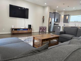 3BR Gated Townhome Near Med Center & Downtown - 6