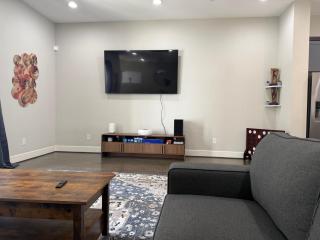 3BR Gated Townhome Near Med Center & Downtown - 5