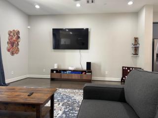 3BR Gated Townhome Near Med Center & Downtown - 2