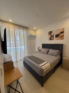 Private Beach & Resort Experience, Studios & Family Apartments 2,4,7,9 Guests - 7