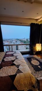 Luxury Studio Apartments Self Check-in Bahria Town - 4
