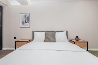 Luxury 2BR Bosphorus View Residence with Free Parking - 4