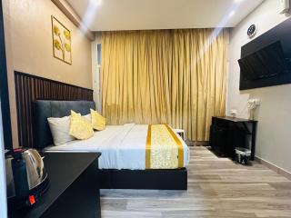 SS Grey Hotel - 1