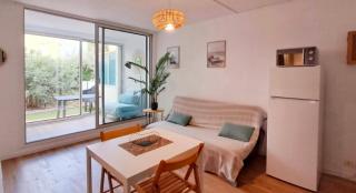 Appartement refait à neuf, climatisé, en rez-de-jardin, à 30 secondes de la plage - 9