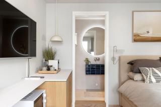 Sola Beach Stay - Private Entrance & Parking - 6