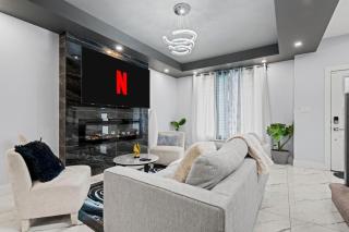 Stylish 4BR 5Bed Oasis Fast Wi-Fi and Free Parking - 9