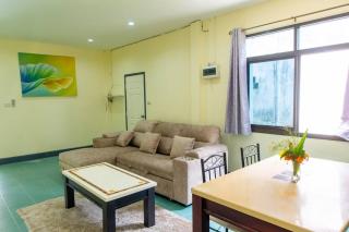 Beautiful 4 Bed Bungalow Close to Beach & Hotspots - 4