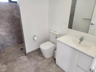 Private 2-Bedroom Guesthouse in Central Birchip - 6