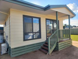 Private 2-Bedroom Guesthouse in Central Birchip - 4