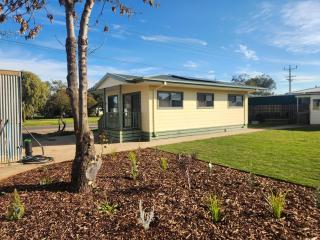 Private 2-Bedroom Guesthouse in Central Birchip - 3