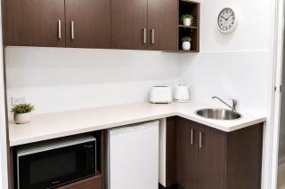 Top of the Range - Tourist Road Studio Apartment - 6