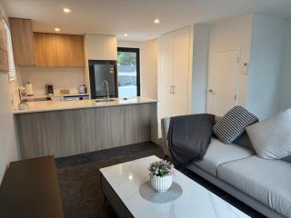 Stylish Standalone, 2 Bed, 2 Bath and parking - 9