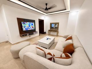 Landmark III High Rated Apartment - 0