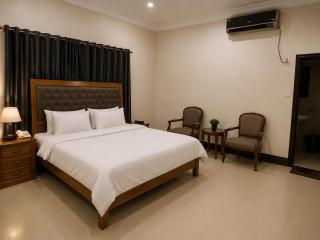Karachi Rooms PECHS - 1