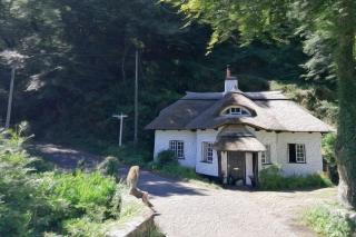 Delightful Devon Chocolate Box Cottage - 0