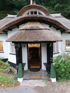 Delightful Devon Chocolate Box Cottage - 1