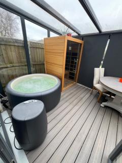 The garden spa at number 15 - 6