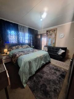Elvalas Apartment Cozy 1 Bedroom with your own private kitchen and bathroom - 4