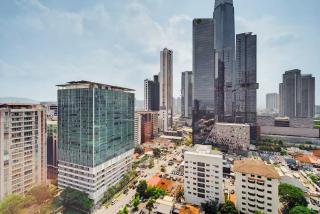Agile LUXURY Suites, 3-5 mins to Pavilion, TRX Mall & MRT - Free Parking - 4