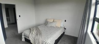 Spacious and Sunny on Robertson Street - 7
