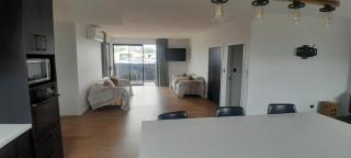 Spacious and Sunny on Robertson Street - 6