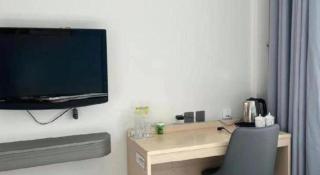 Super 8 Hotel Qingdao Golden Beach Changjiang Road - 1