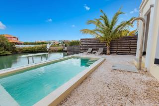 Lagoon Lounge - Waterfront villa with private pool - 1
