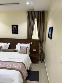 Trinity Shortlet apartments - 9