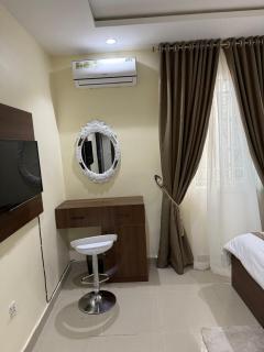 Trinity Shortlet apartments - 7