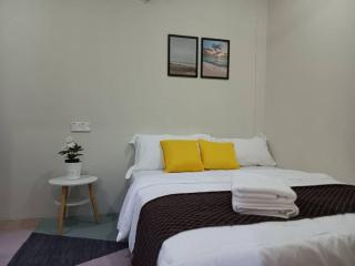 4BR Family Cottage 200m to Beach with Pool, WiFi and Netflix - Bachok - 2