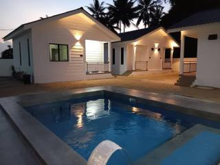 4BR Family Cottage 200m to Beach with Pool, WiFi and Netflix - 4