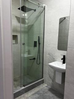 New Cosy 2bed apartment and 1 BQ - 1