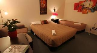 Avalon Motels - 9