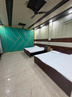 Hotel Royal - 0