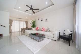 Friendly Townhouse Laguna Park - 0