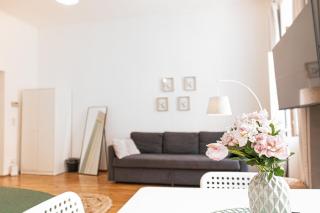 Comfy 2BR Apt, Perfect for Long Stays Near Rennweg - Viena - 8