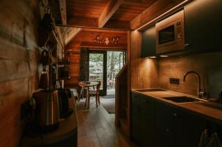 Unique treehouses with hot tub by Bed en Boshuisjes - 7