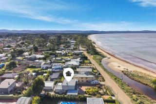 Seven Mile Beach Holiday Home - unwind and restore - 9